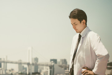 落ち込む医者