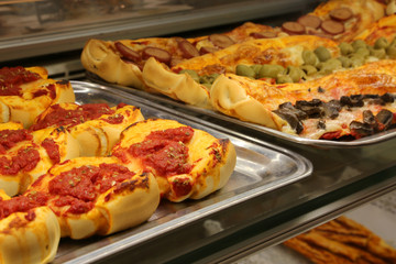 Many pizza and sandwitches