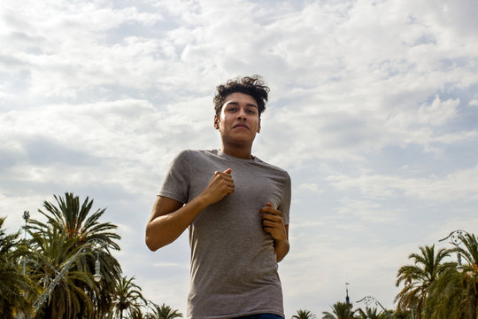 Latin runner, hispanic guy exercicing with a possitive attitude