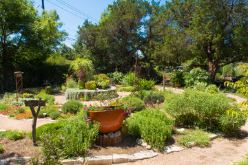 this garden has a circular pattern