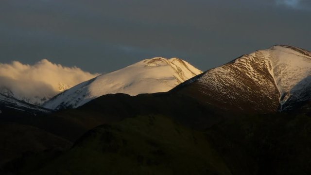 Timelapse day to night of snow scap mountain landscape Tibet