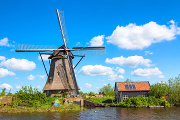 Fototapeta na wymiar Famous windmills in Kinderdijk village in Holland. Colorful spring rural landscape in Netherlands, Europe. UNESCO World Heritage and famous tourist site.