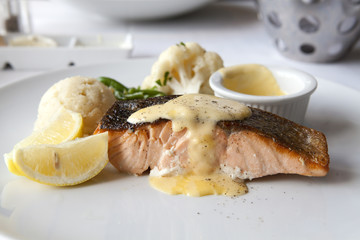 Salmon with Hollandaise Sauce