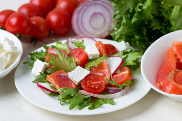  Fresh salad from salmon and vegetables.