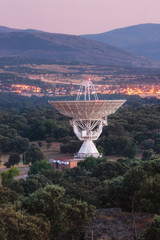Large radio telescope antenna dish - obrazy, fototapety, plakaty