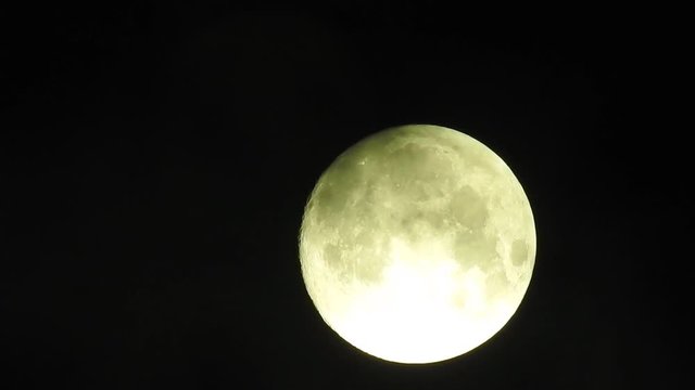 月イメージ素材、雲懸かる月、月齢13.5