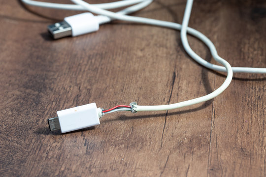 defektes Ladekabel Handykabel