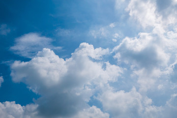 Obraz premium Cloudy blue sky background