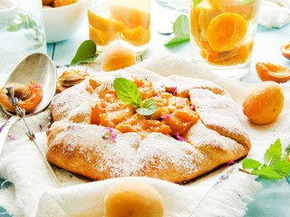 Fresh apricot pie