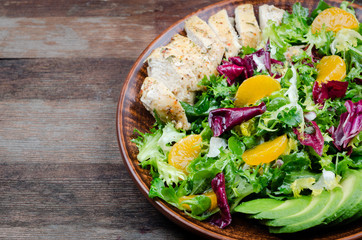green salad with avocado, chicken and citrus