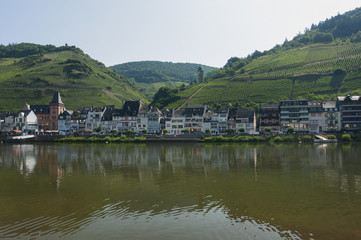 wioska nad rzeką