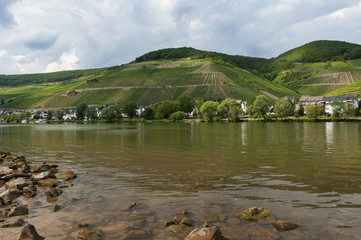 wioska nad rzeką