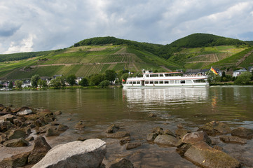 statek na rzece  © iwona666