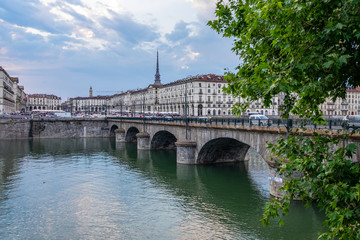 Fototapeta na wymiar Mole e Ponte Vittorio Emanuele I Torino
