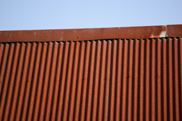 錆びたトタン屋根