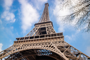 Fototapeta na wymiar Eiffel Tower and its blue background in Paris