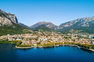 Fototapeta na wymiar Lecco - Lago di Como (IT) - Vista aerea panoramica della città 