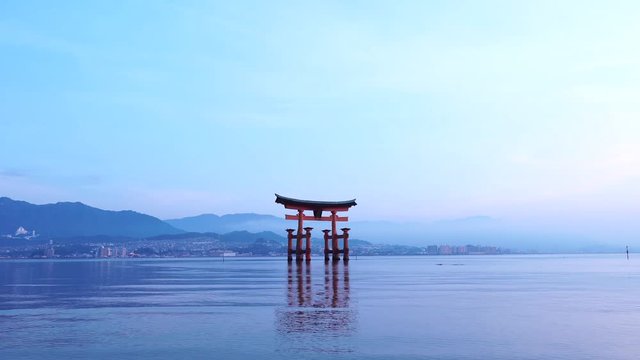 青空の宮島の風景