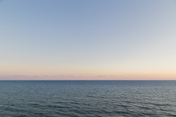 Fototapeta na wymiar View of the sea, waves and calm wind.