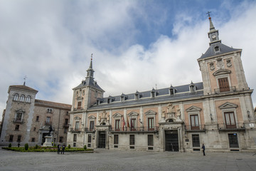 Fototapeta na wymiar Plaza de La Villa en el centro histórico de Madrid, España 