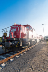 Fototapeta na wymiar Moderne Lokomotive im Bahnhof