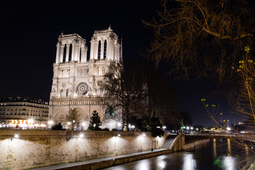 Fototapeta na wymiar Notre Dame de Paris in night time