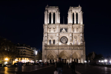 Fototapeta na wymiar Notre Dame de Paris in night time