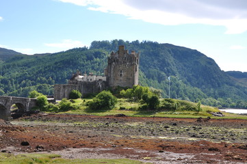 Fototapeta na wymiar chateau de Eilean Donan ecosse ile de skye