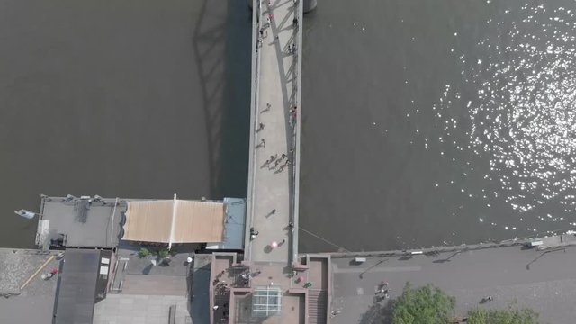 Following the Eiserner bridge of Frankfurt from above and then paning counter-clockwise towards the ECB and the Dreik&ouml;nigskirche.