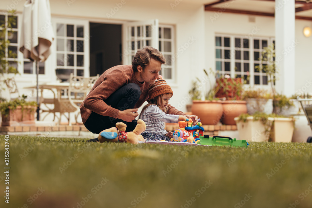 Wall mural father and daughter playing in their backyard