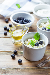Cottage cheese with blueberries and sour cream