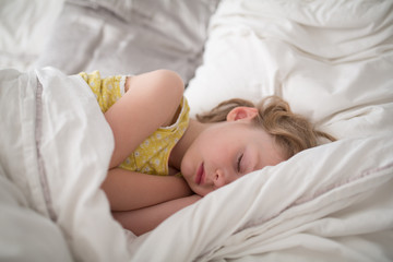 Obraz na płótnie Canvas Female child asleep in parents bed
