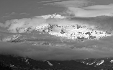 Obraz premium Cloudy morning over Haller Mauern from Admon, Austria