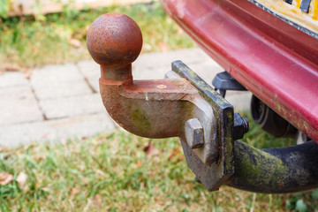 Boule d'attelage à l'arrière d'une voiture