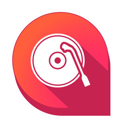 ikona z długim cieniem na tle strzałki pinezki