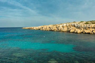 Скалистое побережье острова Кипр