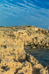 Fototapeta na wymiar Скалистое побережье острова Кипр