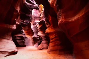 Zelfklevend Fotobehang Het interieurpatroon en de texturen van de wanden van de canyon van Antelope Canyon in de buurt van pagina, Arizona. © Pritha_EasyArts