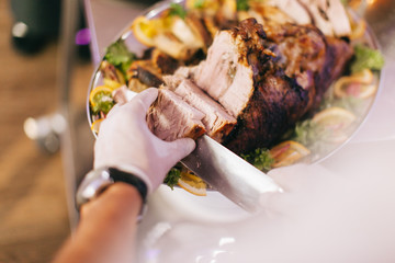 The chef cookes the meat with the flambe technique. Slicing dishes
