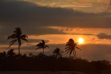 Fototapeta na wymiar Tropical Sunset in Cuba, the Atlantic ocean
