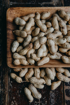 Whole peanuts in shell