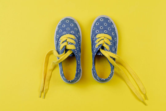 Daisy Sneakers With Yellow Shoelaces