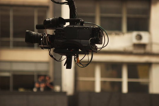 C&aacute;mara de Televisi&oacute;n y Cine en gr&uacute;a con Jib brazo