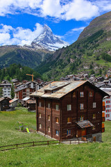 Fototapeta na wymiar chalets in Zermatt, Swiss