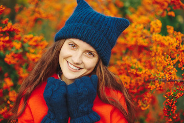 Model wearing stylish winter beanie hat and gloves