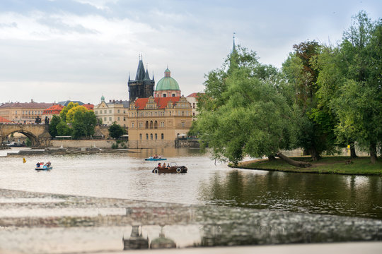 Vue sur Prague depuis la Vltava