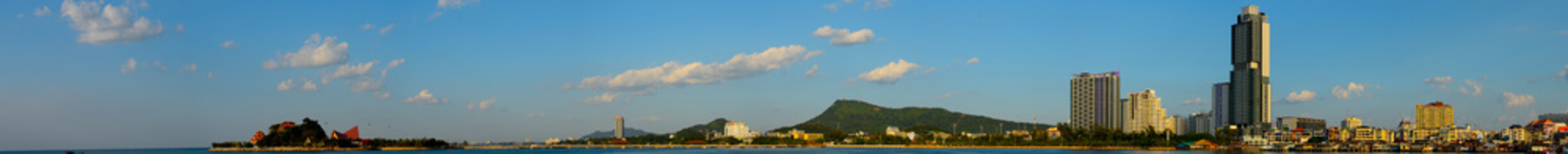 Fototapeta na wymiar Panoramic view of Sriracha cityscape with sea landscape