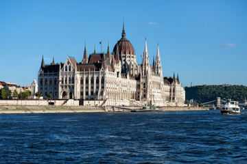 Obraz premium Parliament building view from Danube river, Budapest