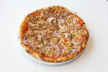 Pizza mit Thunfisch und Käse