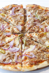 Pizza mit Thunfisch und Käse